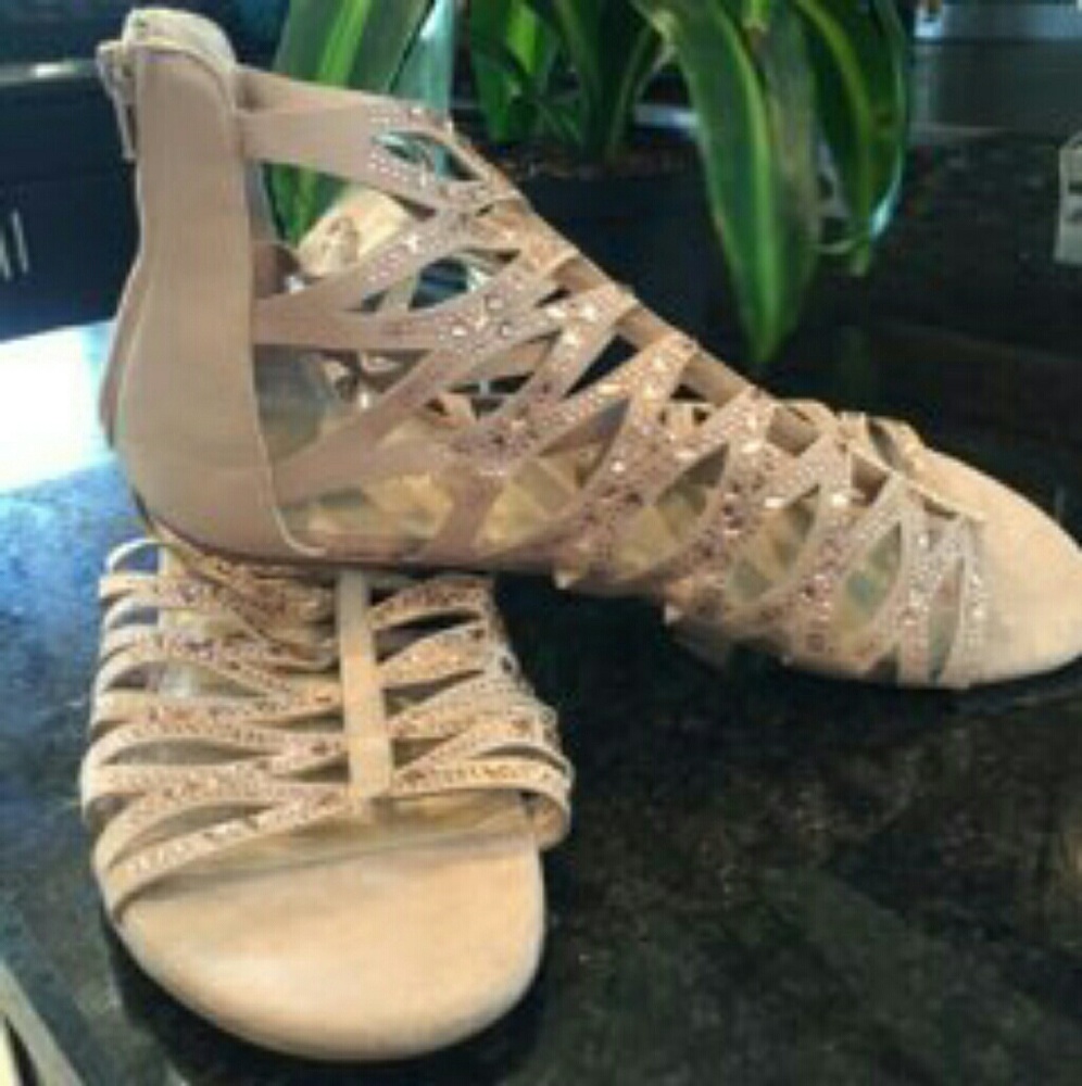Shoes - Picture 4 of 6
